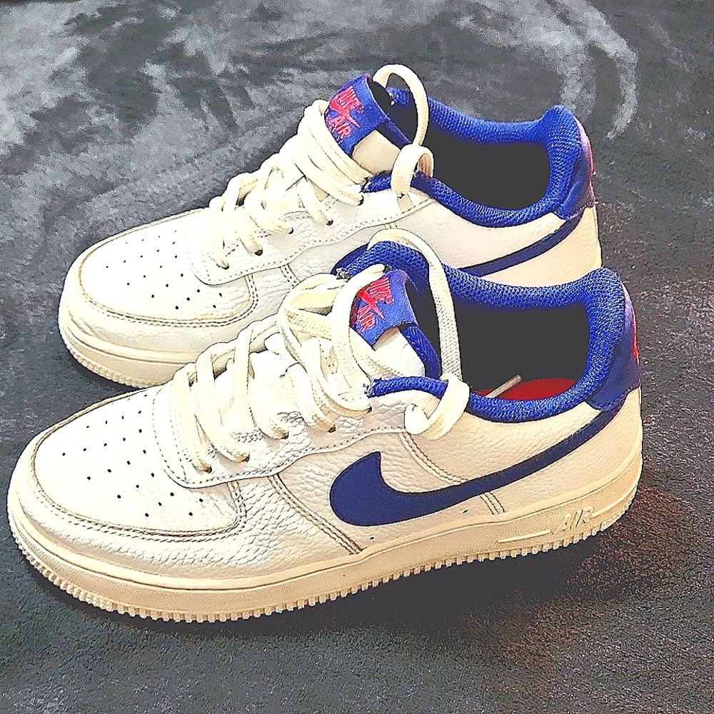 Nike air force 1 white/ royal blue size 6 youth